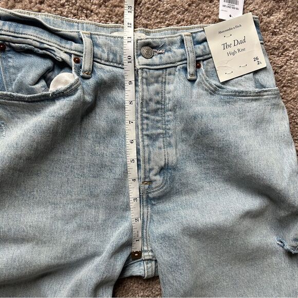 Abercrombie & Fitch The Dad High Rise Light Wash Blue Denim Jeans NWT Size 26/2L - Picture 9 of 13